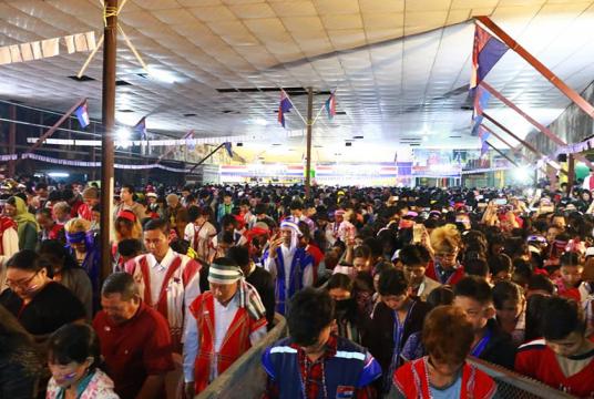 ရန်ကုန်မြို့ အာလိန်ငါးဆင့်ဘုရား၌ ဒီဇင်ဘာ ၂၆ ရက် နံနက်ပိုင်းက ကရင်အမျိုးသား နှစ်သစ်ကူးနေ့ အလံတင် အခမ်းအနား ကျင်းပနေစဉ် (ဓာတ်ပုံ-ပြည့်ဖြိုးအောင်)