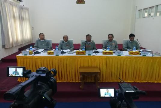 ဇန်နဝါရီလ ၉ ရက်တွင် ပြည်ထောင်စု ရွေးကောက်ပွဲကော်မရှင်မှ တာဝန်ရှိသူများ နေပြည်တော်၌ သတင်းစာရှင်းလင်းပွဲ ပြုလုပ်နေစဉ်