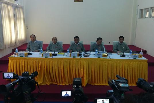  မတ် ၁၉ ရက်က နေပြည်တော်တွင် ပြည်ထောင်စုရွေးကောက်ပွဲကော်မရှင် တာဝန်ရှိသူများ သတင်းစာရှင်းလင်းပွဲ ပြုလုပ်နေစဉ်