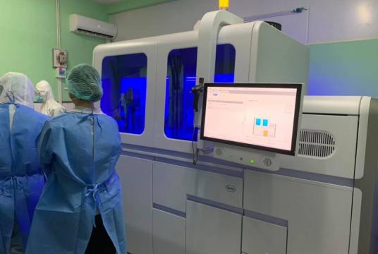 Cobas 6800 စက်အား တွေ့ရစဉ် (Photo- AA Medical Products)