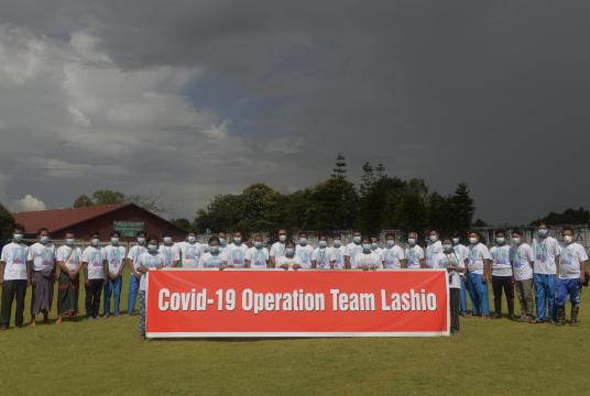 COVID-19 Operation Team Lashio တွင် ပါဝင်ဆောင်ရွက်နေသူများကို တွေ့ရစဉ်