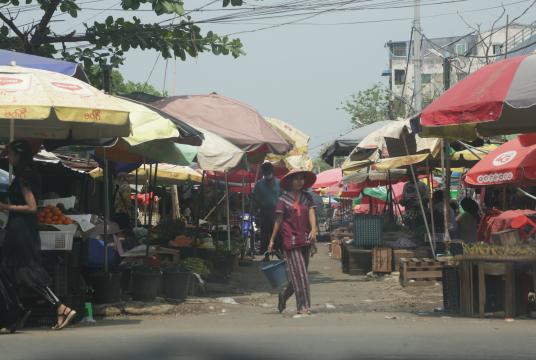 ရန်ကုန်မြို့ မြို့နယ်တစ်ခုအတွင်းရှိ စျေးတစ်စျေးမြင်ကွင်း