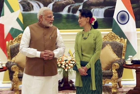 ၂၀၁၇ ခုနှစ် စက်တင်ဘာ ၆ ရက်က မိုဒီနှင့် နိုင်ငံတော်၏အတိုင်ပင်ခံပုဂ္ဂိုလ် ဒေါ်အောင်ဆန်းစုကြည်တို့ နေပြည်တော်၌ တွေ့ဆုံစဉ် (Photo : AFP )