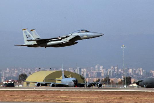 ၂၀၁၅ ခုနှစ် ဒီဇင်ဘာ ၁၅ ရက်တွင် တူရကီနိုင်ငံ Incirlik လေတပ်စခန်းမှ အမေရိကန်၏ F-15 တိုက်လေယာဉ်တစ်စင်း ပျံတက်နေစဉ် (Photo: AP)