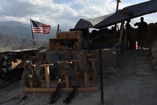 အာဖဂန်အရှေ့ပိုင်း နန်ဂါဟာပြည်နယ်တွင် စစ်ဆေးရေးဂိတ်တစ်ခု၌ အမေရိကန်စစ်သားများကို ၂၀၁၈ ခုနှစ် ဇူလိုင် ၇ တွင် တွေ့ရစဉ် (Photo: AFP)