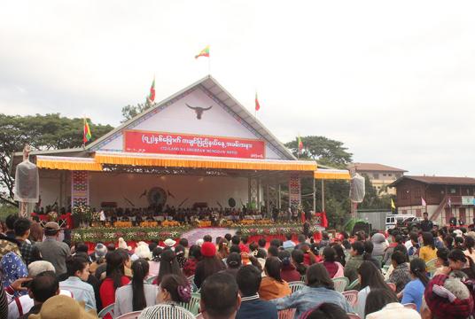 (၇၂) နှစ်မြောက် ကချင်ပြည်နယ်နေ့အခမ်းအနား မြစ်ကြီးနားမြို့တွင် ကျင်းပနေစဉ်