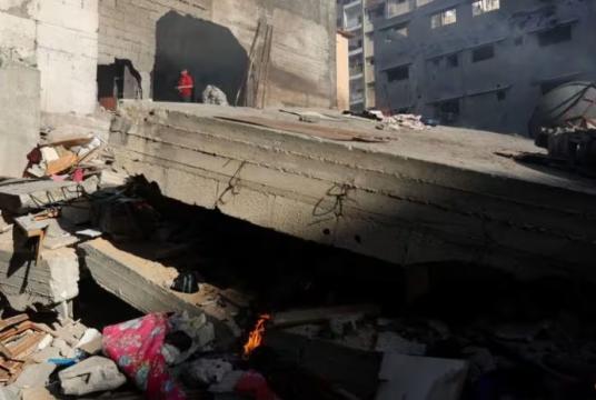 အစ္စရေးတိုက်ခိုက်မှုကြောင့် ခန်းယူနစ်၌ ပျက်စီးနေသော အိမ်ကို ဒီဇင်ဘာ ၄ ရက်တွင်တွေ့ရစဉ်(Photo: AFP)