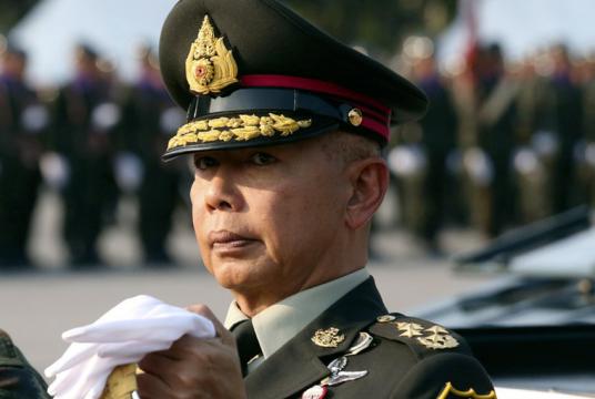 ဆီးနိတ်အမတ်အဖြစ် ခန့်အပ်ခံရသည့် ထိုင်းစစ်ဦးစီးချုပ် အပီရတ်ကောင်ဆွန်ပေါင်အား ဇန်နဝါရီ ၁၉ ရက်က ဘန်ကောက်တွင် စစ်ဘက်အခမ်းအနားတစ်ခု၌ တွေ့ရစဉ် (Photo – AP)