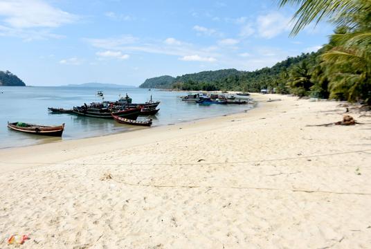CBT ဖော်ဆောင်မည့် ဒုံးညောင်မှိုင်းကျွန်း၏ ကမ်းခြေတစ်နေရာကို တွေ့ရစဉ်