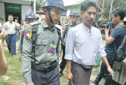 ရန်ကုန်မြို့ စက်မှုဇုန်တစ်ခုရှိ အထည်ချုပ်စက်ရုံ တစ်ရုံကို တွေ့ရစဉ် (ဓာတ်ပုံ-နီလာ)
