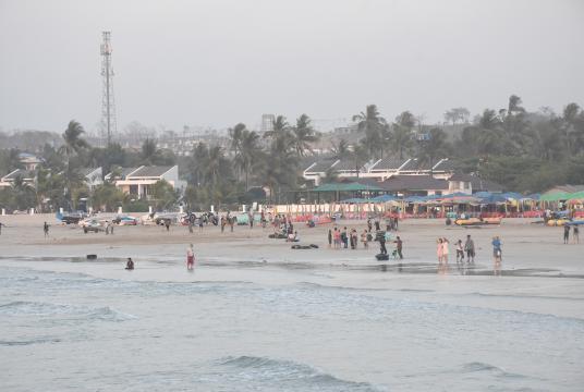 ငွေဆောင်ကမ်းခြေတစ်နေရာကို တွေ့ရစဉ်(ဓာတ်ပုံ- မင်းသူဝင်းထွဋ်)