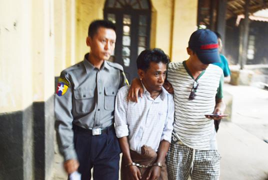 ပခုက္ကူမြို့နယ် ကျေးရွာတစ်ရွာတွင် အညာဓလေ့မင်္ဂလာ အခမ်းအနား ပြုလုပ်ရန် သွားရောက်နေမှုမြင်ကွင်း (ဓာတ်ပုံ-သက်ထိန်ဝင်း)