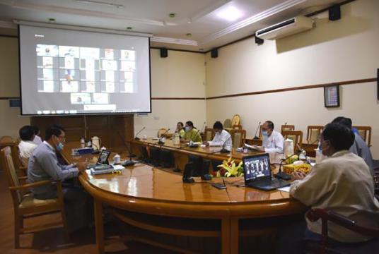 Video Conferencing ဖြင့် ကျင်းပသည့် နိုင်ငံတော်အရန်ရိက္ခာများ ဝယ်ယူစုဆောင်းရေးဆိုင်ရာ ညှိနှိုင်းအစည်းအဝေးကို တွေ့ရစဉ် (ဓာတ်ပုံ - စီးပွား/ကူးသန်း)