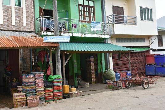 လပွတ္တာမြို့ရှိ ရေထွက်ကုန် ရောင်းဝယ်ရေးဒိုင် အချို့ကို တွေ့ရစဉ်