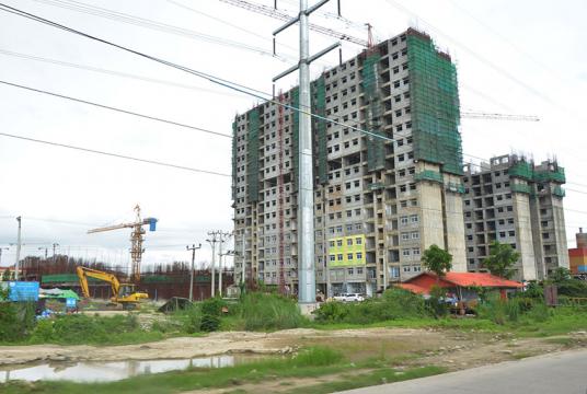 ဒဂုံဆိပ်ကမ်းမြို့နယ်ရှိ တန်ဖိုးနည်းအိမ်ရာ အချို့ကို တွေ့ရစဉ် (ဓာတ်ပုံ-ရှိုင်းလင်းအောင်)
