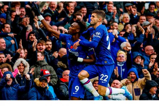 Photos: Twitter & Daily Mail