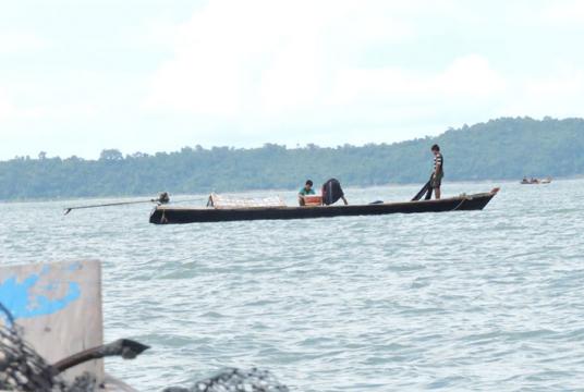 ကျောက်ဖြူမြို့နယ်အတွင်းရှိ ပင်လယ်ပြင်တွင် ငါးဖမ်းလုပ်ငန်းစဉ် ဝင်နေစဉ်