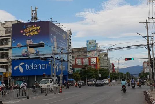မန္တလေးမြို့ရှိ Telenor ရုံးခွဲတစ်ခုကို တွေ့ရစဉ်