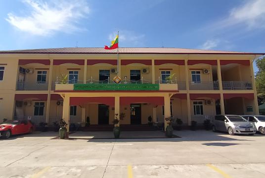 ကုန်းလမ်းပို့ဆောင်ရေးညွှန်ကြားမှုဦးစီးဌာန ရန်ကုန်တိုင်းဒေသကြီးရုံးခွဲ (ရွာသာကြီး) ရှိ ယာဉ်စည်းကမ်း လမ်းစည်းကမ်း စစ်ဆေးရေးခန်းမအား တွေ့ရစဉ် (ဓာတ်ပုံ-နေမျိုးဝင်း)