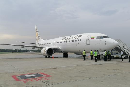 နိုင်ငံပိုင်မြန်မာအမျိုးသားလေကြောင်းလိုင်း၏ ဒုတိယမြောက် Boeing 737-800 NG လေယာဉ်ကို ရန်ကုန်လေဆိပ်တွင် တွေ့ရစဉ်
