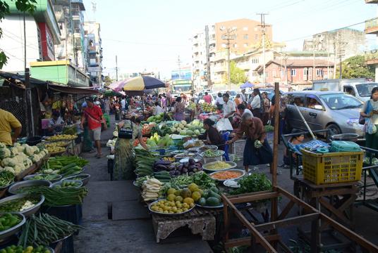 ရန်ကုန်မြို့ တာမွေမြို့နယ်ရှိ စျေးတန်းတစ်နေရာကို တွေ့ရစဉ်