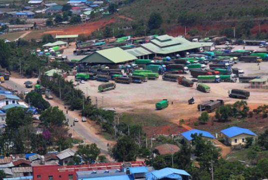 တရုတ်နိုင်ငံနှင့် ကုန်သွယ်ရေးလုပ်ငန်းများ ဆောင်ရွက်နေသည့် မူဆယ်နယ်စပ် စခန်း တစ်နေရာကို တွေ့ရစဉ်