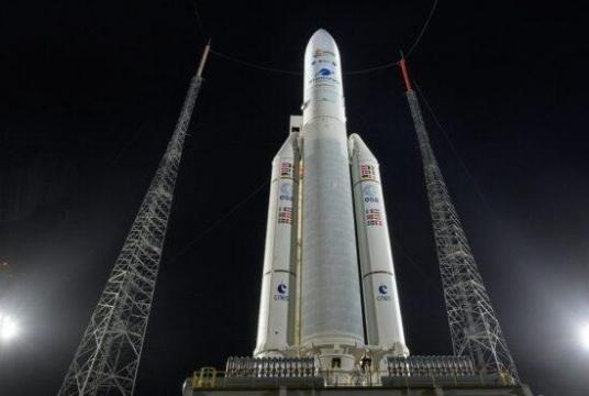   နာဆာ၏ ဂျိမ်းစ်ဝက်ဘ်အာကာသအဝေးကြည့်မှန်ပြောင်းကို ပစ်လွှတ်ပေးမည် Ariane 5 ဒုံးကျည်ကို တွေ့ရစဉ် (Photo:NASA)