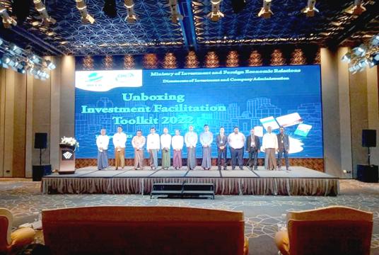 ဧပြီ ၁ ရက်က ပြုလုပ်သည့် Unboxing Investment Facilitation Toolkit 2022 အခမ်းအနားအားတွေ့ရစဉ်