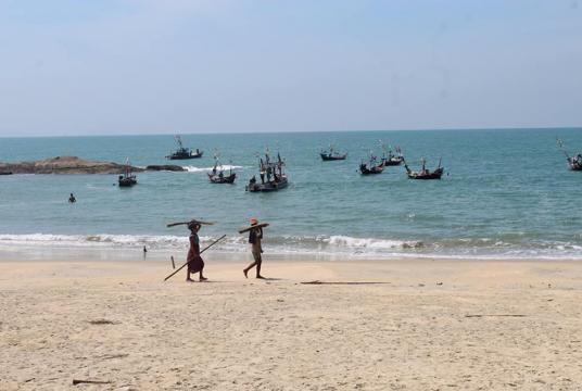  တနင်္သာရီတိုင်းဒေသကြီးအတွင်းရှိ ငါးဖမ်းလုပ်ငန်းခွင်တစ်ခုကို တွေ့ရစဉ် (ဓာတ်ပုံ-ဖြိုးဇင်)