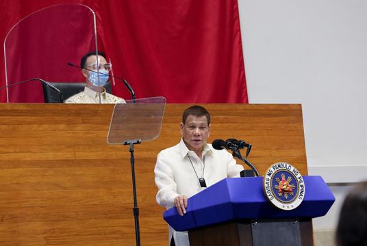 ဖိလစ်ပိုင်သမ္မတ ဒူတာတေးက မနီလာတွင် ကွန်ဂရက်၌ ဇူလိုင် ၂၇ တွင် နိုင်ငံတော်မိန့်ခွန်း ပြောကြားနေစဉ် (Photo:AFP)