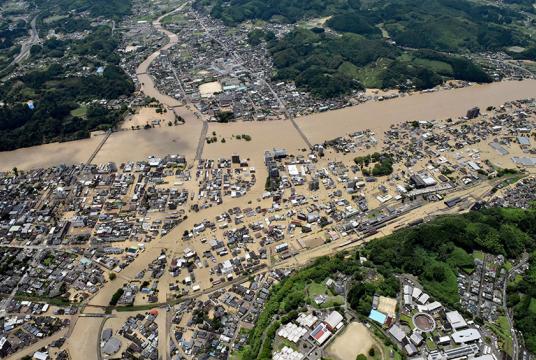 ဂျပန်အနောက်တောင်ပိုင်း ကူမာမိုတိုစီရင်စုတွင် ရေလွှမ်းနေမှုကို ဇူလိုင် ၄ ၌ တွေ့ရစဉ် (Photo: AP)