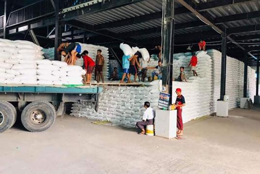 ဝယ်ယူသိုလှောင်ထားသည့် အရန်ဆန်များကို တွေ့ရစဉ် (ဓာတ်ပုံ-MRF)