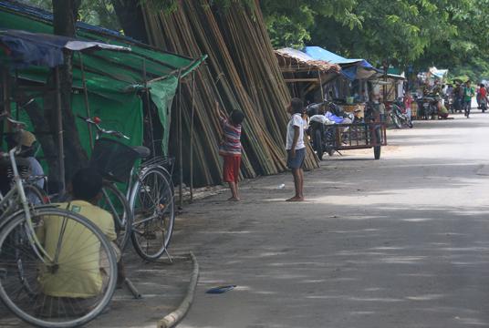 ရန်ကုန်မြို့စွန်ရှိ ဆင်ခြေဖုံးရပ်ကွက်တစ်နေရာကို တွေ့ရစဉ်