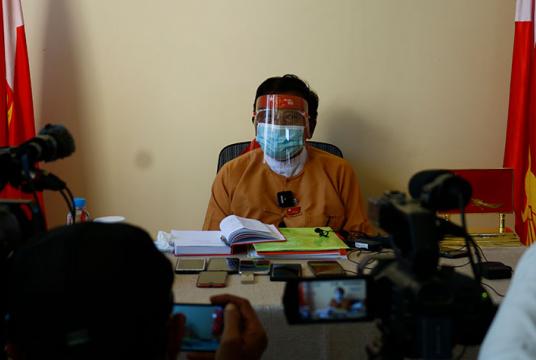 ဒီဇင်ဘာ ၂၉ ရက်က နေပြည်တော်ရှိ အမျိုးသားဒီမိုကရေစီအဖွဲ့ချုပ် ယာယီဌာနချုပ် (ရုံးခွဲ) တွင်  သတင်းစာရှင်းလင်းပွဲ ပြုလုပ်စဉ်