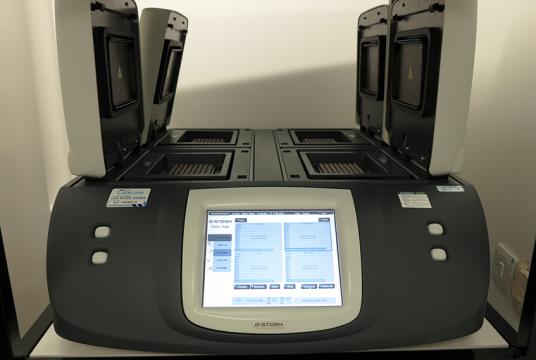 PCR Machine ဟုလည်း ခေါ်သည့် အပူချိန်လှည့်ပြောင်းရေး ကိရိယာ