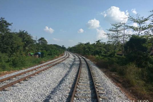 ဆောင်ရွက်ပြီးဖြစ်သည့် ရန်ကုန်မြို့ပတ်ရထားလမ်းပိုင်း အဆင့်မြှင့်တင်ခြင်းစီမံကိန်း လုပ်ငန်းခွင်တစ်နေရာအား တွေ့ရစဉ်