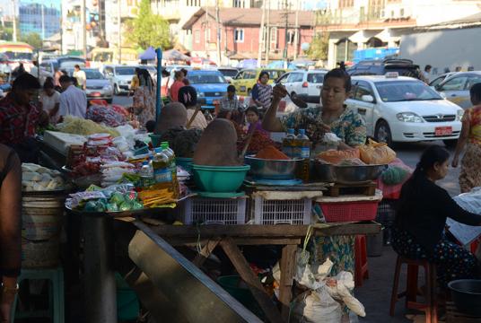  ရန်ကုန်မြို့ တာမွေမြို့နယ်ရှိ စျေးတန်းတစ်နေရာကို တွေ့ရစဉ်