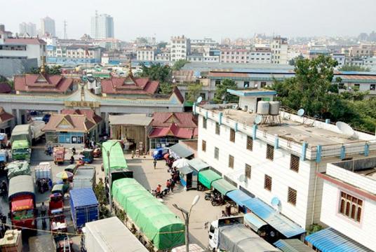 မြန်မာ-တရုတ်နယ်စပ် မူဆယ်ကုန်သွယ်ရေးလမ်းကြောင်းတစ်နေရာကို တွေ့ရစဉ်