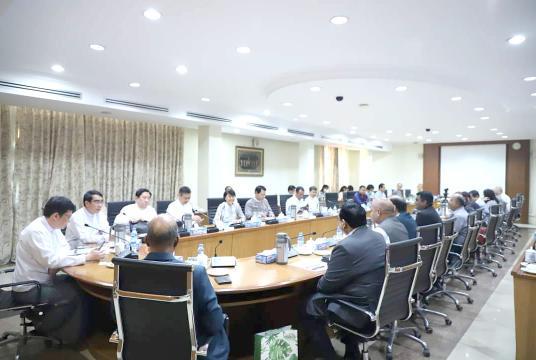 မြန်မာ-အိန္ဒိယနှစ်နိုင်ငံတာဝန်ရှိသူများ ဆွေးနွေးကို တွေ့ရစဉ်(ဓာတ်ပုံ- UMFCCI)