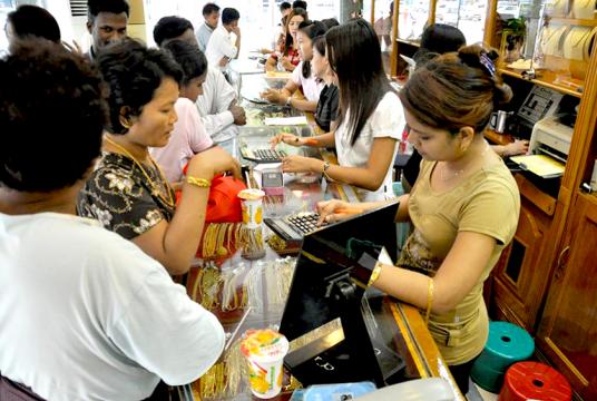 ​​​​​​​ရန်ကုန်မြို့ရှိ ရွှေဆိုင်တစ်ဆိုင် မြင်ကွင်း