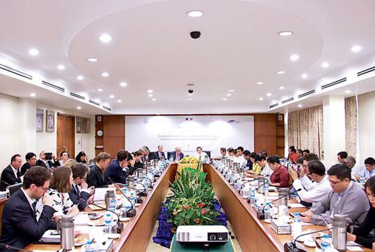   ပြင်သစ်- မြန်မာ နှစ်နိုင်ငံအကြား စီးပွားရေးပူးပေါင်းရန် ဆွေးနွေးနေမှုကို တွေ့ရစဉ် (ဓာတ်ပုံ -ကုန်သည်စက်မှုအသင်းချုပ်)