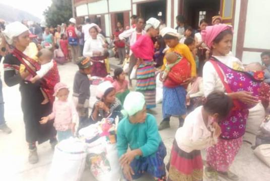 ကျောက်မဲမြို့နယ် အောင်မြေသာယာ ဘုန်းတော်ကြီးကျောင်းရှိ စစ်ဘေးရှောင်များအား မတ် ၁၆ ရက်က တွေ့ရစဉ်