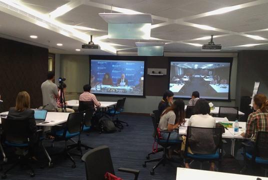 ရန်ကုန်မြို့ရှိ ကမ္ဘာ့ဘဏ်ရုံး၌ ကျင်းပသည့် သတင်းစာရှင်းလင်းပွဲကို တွေ့ရစဉ် (ဓာတ်ပုံ-နီလာ)