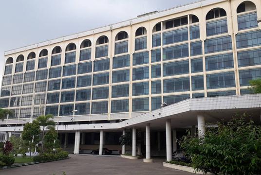 ရန်ကုန်မြို့ရှိ နိုင်ငံတော်ဗဟိုဘဏ် (ဘဏ်ခွဲ) အဆောက်အအုံကို တွေ့ရစဉ် (ဓာတ်ပုံ-စည်သူအောင်)