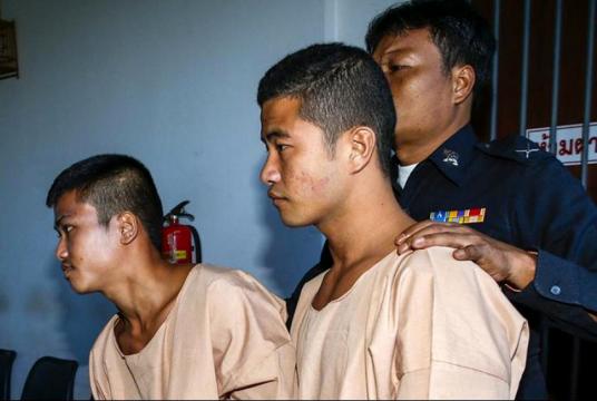  အယူခံ ငြင်းပယ်ခံရသည့် မြန်မာလုပ်သား ဝင်းဇော်ထွန်းနှင့် ဇော်လင်းတို့အား တွေ့ရစဉ် (Photo : Reuters)