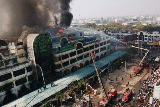 ၂၀၀၈ ခုနှစ်အတွင်းက ဖြစ်ပွားခဲ့သည့် ရတနာပုံဈေးဟောင်း မီးလောင်ကျွမ်းမှုကို တွေ့ရစဉ်