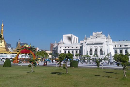 ရန်ကုန်မြို့တော် စည်ပင်သာယာရေးရုံးအဆောက်အအုံ (ဓာတ်ပုံ-အောင်ကျည်စိုးမြင့်)