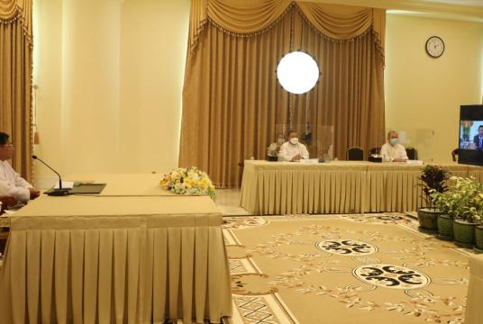 ဗိုလ်ချုပ်မှူးကြီးမင်းအောင်လှိုင်နှင့် ကမ္ဘောဒီးယားဝန်ကြီးချုပ်တို့ Video Conferencingဖြင့် တွေ့ဆုံဆွေးနွေးစဉ်