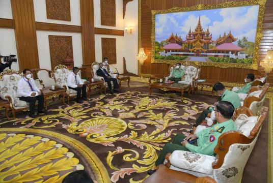 နေပြည်တော်တွင် မေ ၃၀ ရက်က နစကဥက္ကဋ္ဌ နှင့် ‘၀’ ပြည် သွေးစည်းညီညွတ်ရေးပါတီ (UWSP) ကိုယ်စားလှယ်အဖွဲ့တို့ တွေ့ဆုံဆွေးနွေးစဉ်
