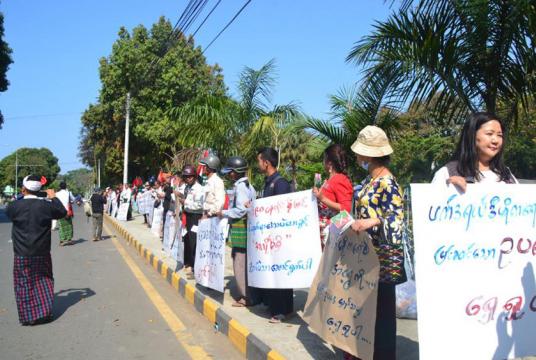  ရက် ၉၀ ရွှေ့ပြောင်းနေထိုင်ရုံဖြင့် ရောက်ရှိရာဒေသ၌ မဲပေးခွင့်အလိုမရှိကြောင်းကို မြစ်ကြီးနားမြို့တွင် ၂၀၂၀ ပြည့်နှစ် မတ် ၉ ရက်က ကချင်အမျိုးသားကွန်ကရက်ပါတီက ဆန္ဒပြကန့်ကွက်စဉ်
